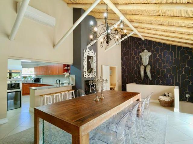 8 Bedroom House in Plattekloof