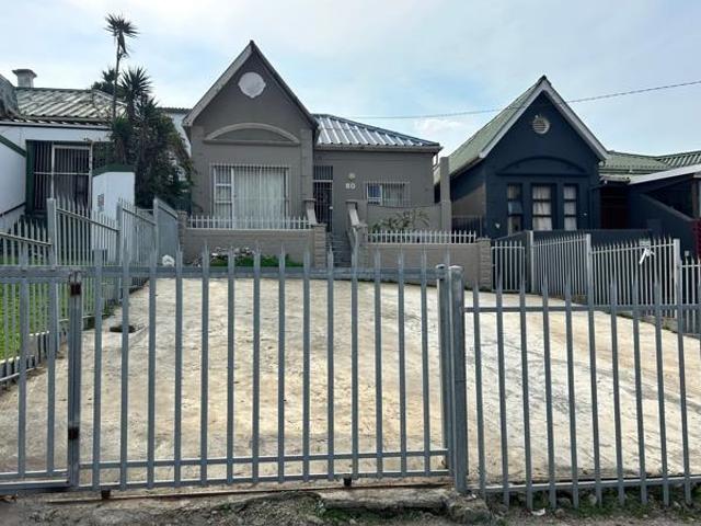 8 Bedroom House in Quigney