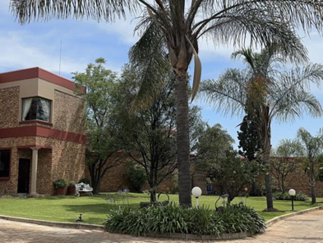 8 Bedroom House in Randjesfontein AH