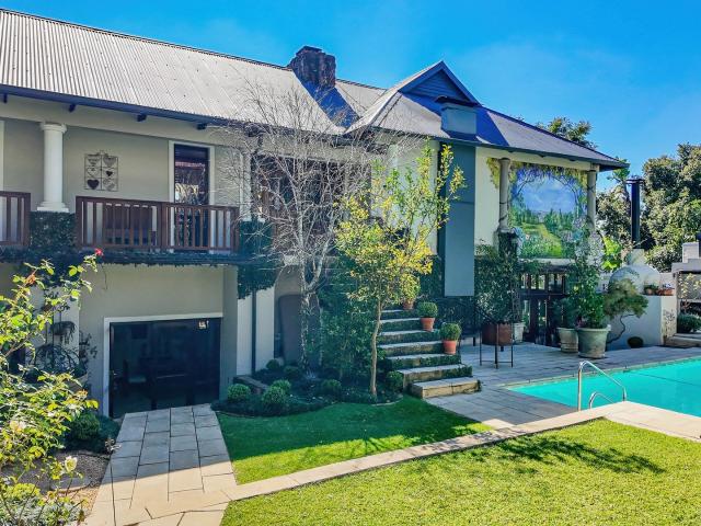 8 Bedroom House in Waterkloof