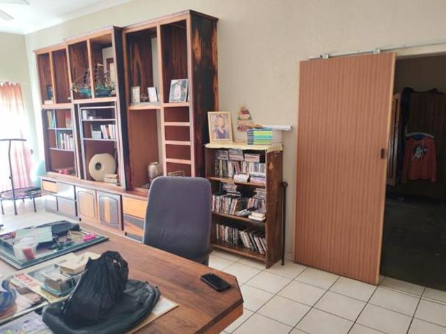 8 Bedroom House in West Acres Ext 13