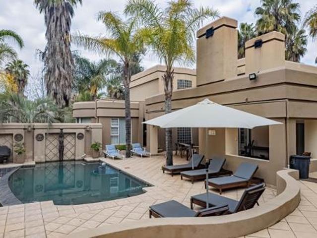 8 Bedroom House in West Bank