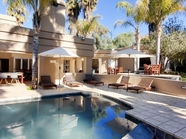 8 Bedroom House in West Bank