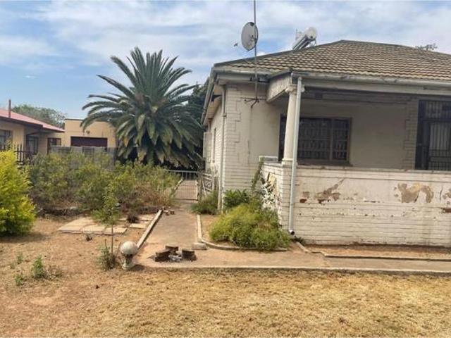 8 Bedroom House in Witbank Central