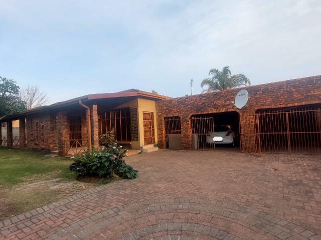 8 Bedroom House in Witbank Central