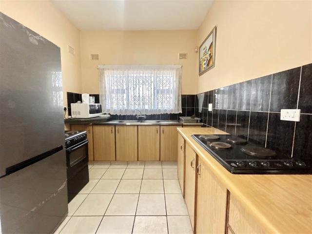 8 Bedroom House in Tinley Manor and surrounds