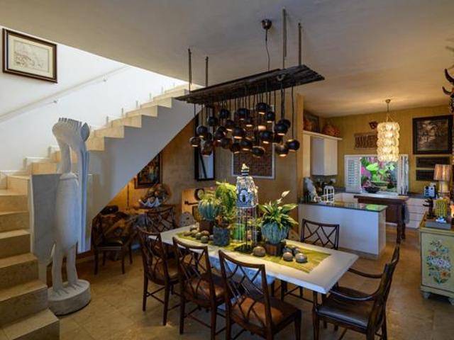 8 Bedroom House in Trafalgar