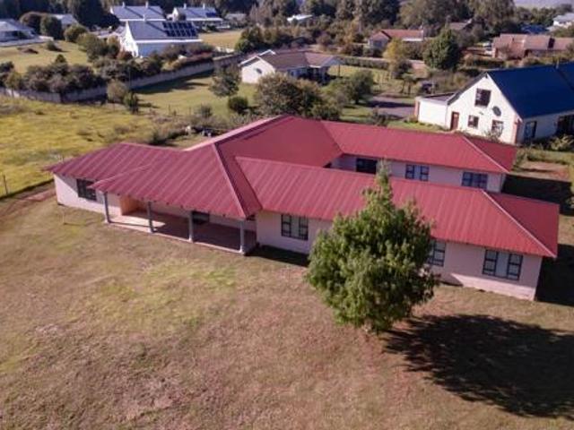 8 Bedroom House in Underberg