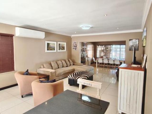 8 Bedroom House in Vaal Marina