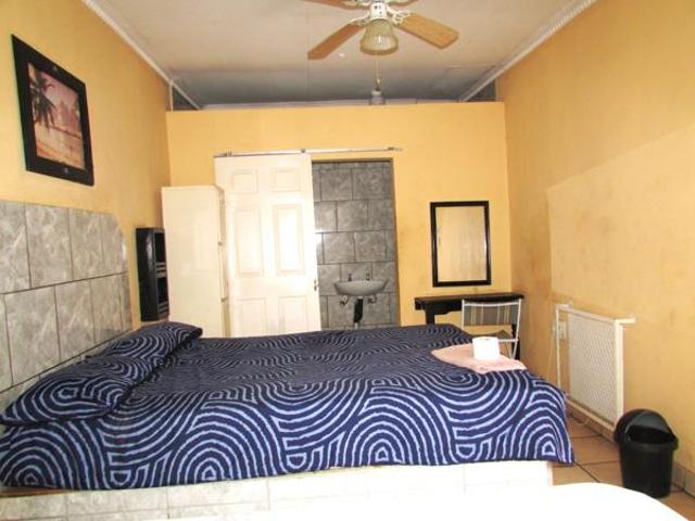 8 Bedroom House in Vanderbijlpark CW2