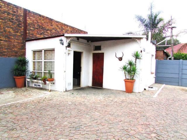 8 Bedroom House in Vanderbijlpark CW