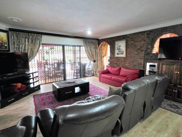 8 Bedroom House in Vanderbijlpark SE2