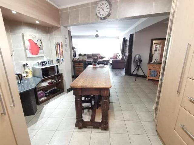 8 Bedroom House in Vanderbijlpark SW5