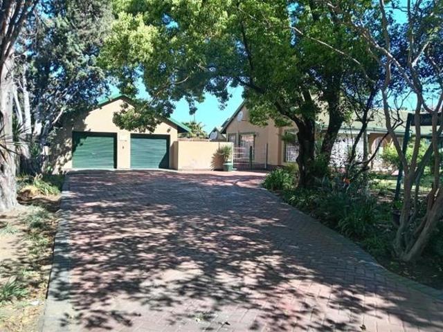 8 Bedroom House in Vereeniging Central