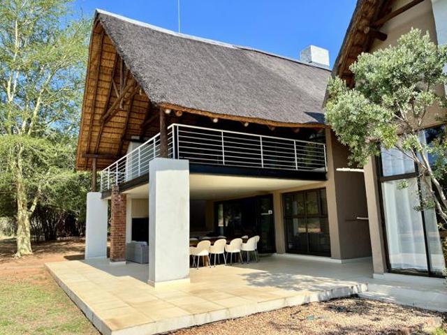 8 Bedroom House in Zebula Golf Estate