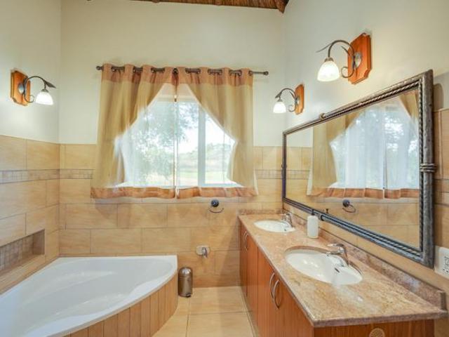 8 Bedroom House in Zebula Golf Estate