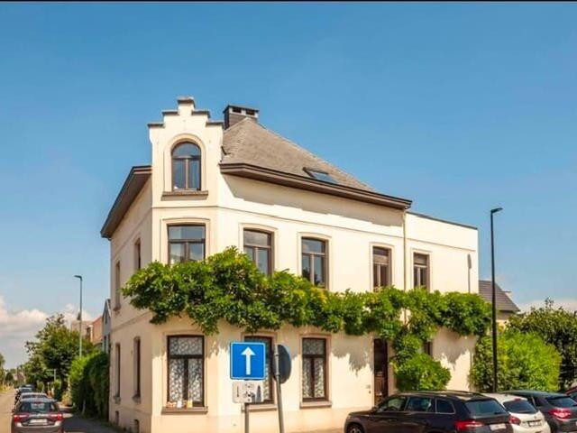 8 bedroom house, ideal for flatshare, in Wezembeek Oppem