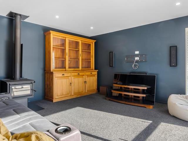 8 Beech Drive