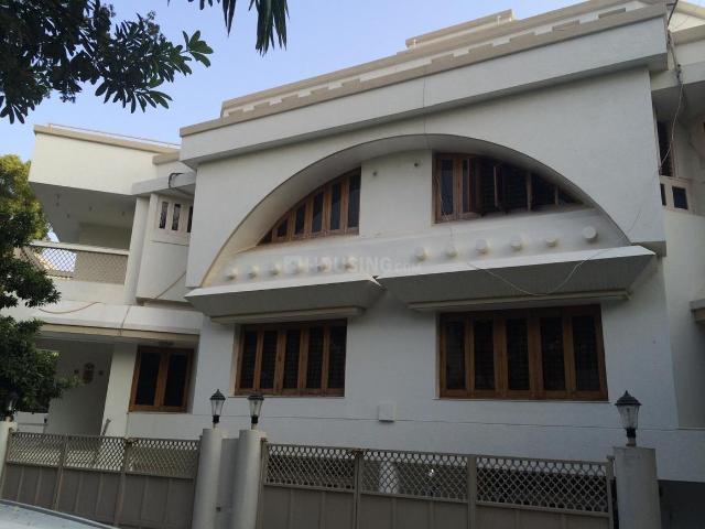 8 BHK Villa in Bodakdev for resale Ahmedabad. The reference number is 19927613