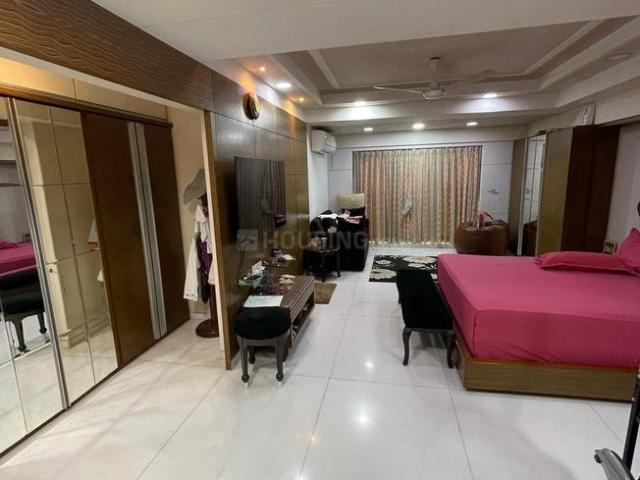 8 BHK Apartment in Santacruz West for resale Mumbai. The reference number is 20270127