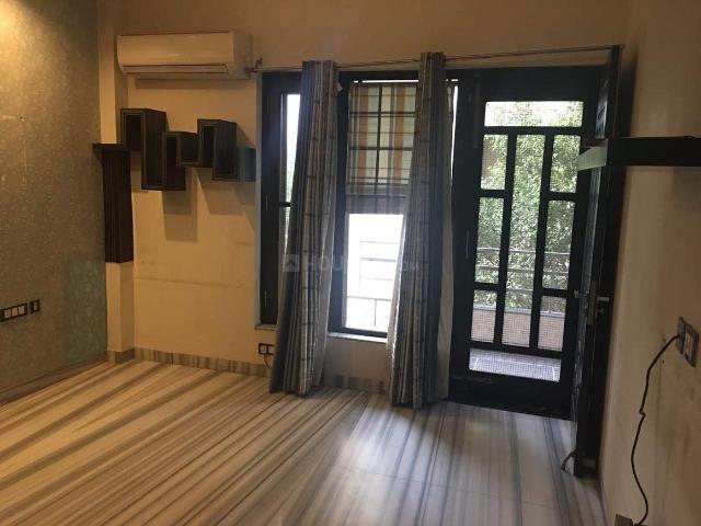 8 BHK Duplex in Sector 49 for resale Noida. The reference number is 20423360
