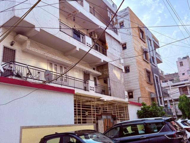 8 BHK Duplex in Rajinder Nagar for resale New Delhi. The reference number is 17615680
