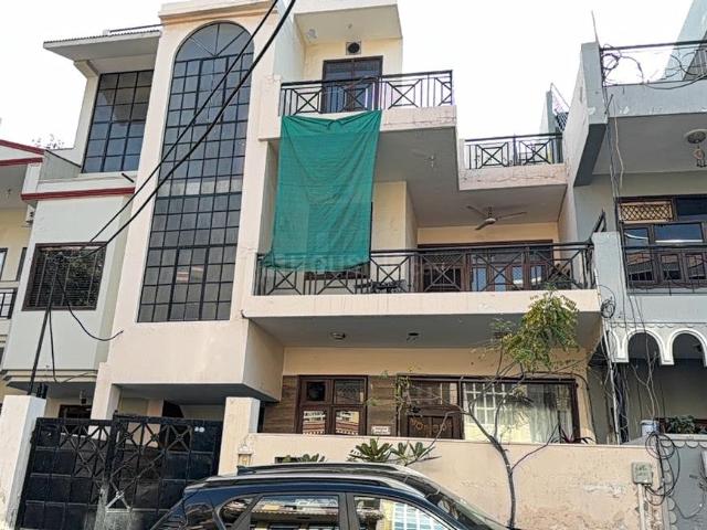 8 BHK Independent Builder Floor in Sector 31 for resale Gurgaon. The reference number is 19610998