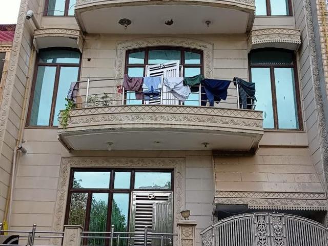 8 BHK Independent House in Beta II Greater Noida for resale Rampur Jagir. The reference number is 16524108