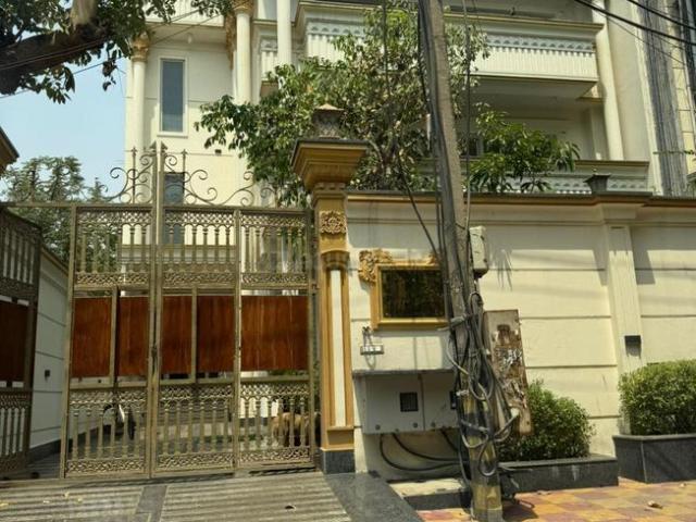 8 BHK Independent House in DLF Phase 3 for resale Gurgaon. The reference number is 20651695