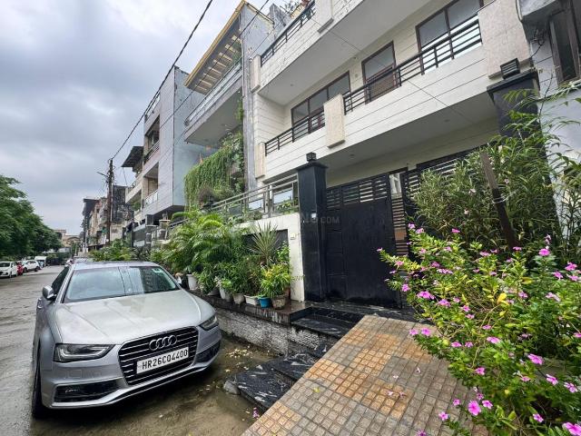 8 BHK Independent House in Kaushambi for resale Ghaziabad. The reference number is 18666334