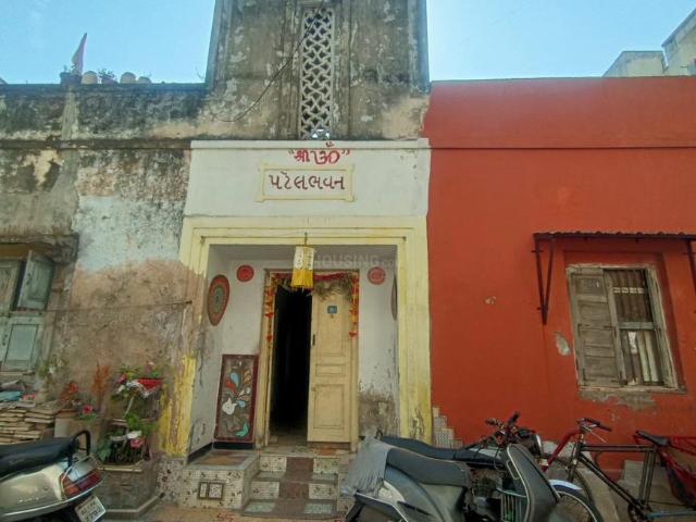 8 BHK Independent House in Nava Vadaj for resale Ahmedabad. The reference number is 13832051