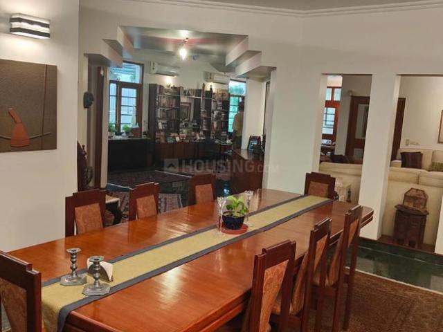 8 BHK Independent House in New Friends Colony for resale New Delhi. The reference number is 15536232