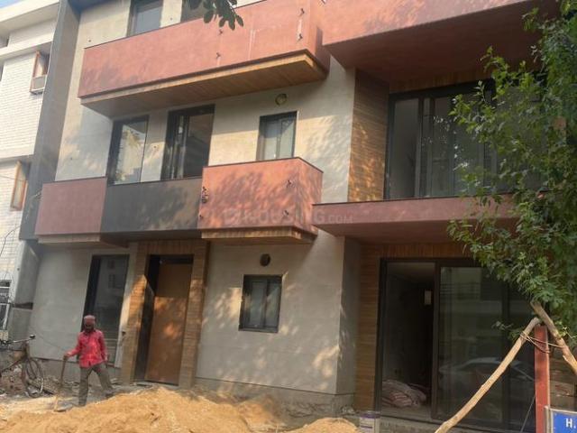 8 BHK Independent House in Sector 35 for resale Chandigarh. The reference number is 17530013