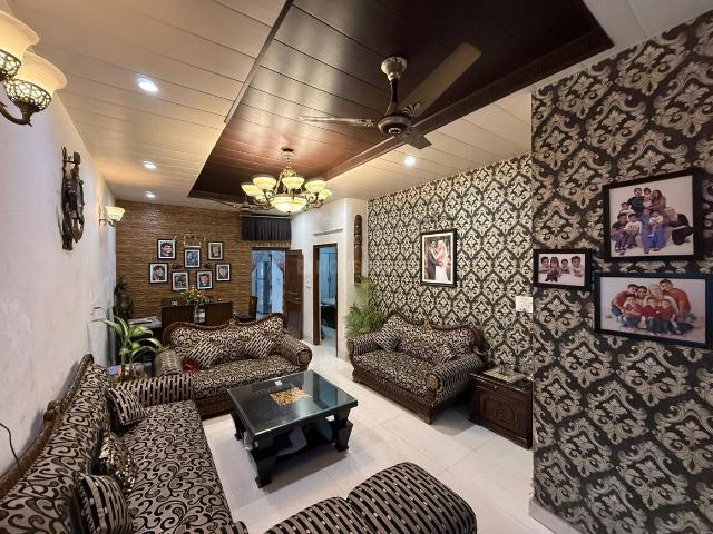 8 BHK Independent House in Sector 44 for resale Chandigarh. The reference number is 17441778