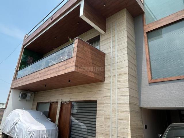 8 BHK Independent House in Sector 62 for resale Faridabad. The reference number is 19854983