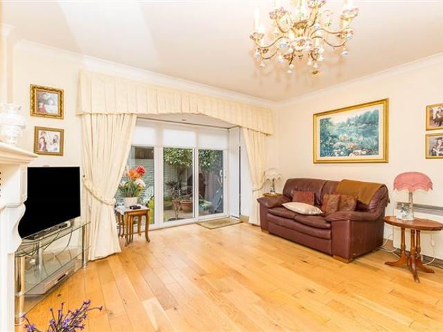 8 Broomfield Mews, Malahide, County Dublin Noel Kelly Auctioneers Ltd 4844 MyHome. Ie Residential