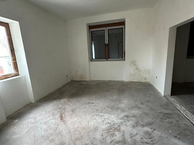 8 camere, casa de vanzare Arad judet, Arad 8584 •