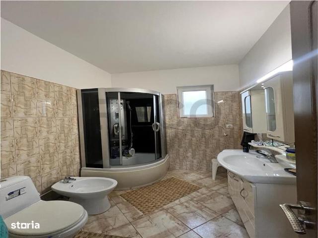 8 camere, casa de vanzare Bihor judet, Oncea 8429 •