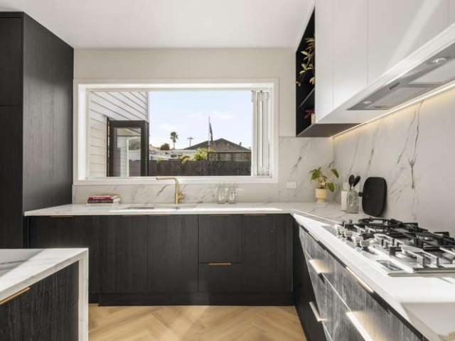 8 Creamer Avenue, Belmont, North Shore City