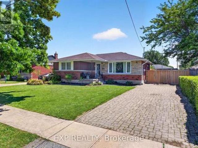 8 Dunraven Avenue, St. Catharines Carlton/Bunting, ON, L2M 6A7 house for sale | Listing ID X13546 | Royal LePage