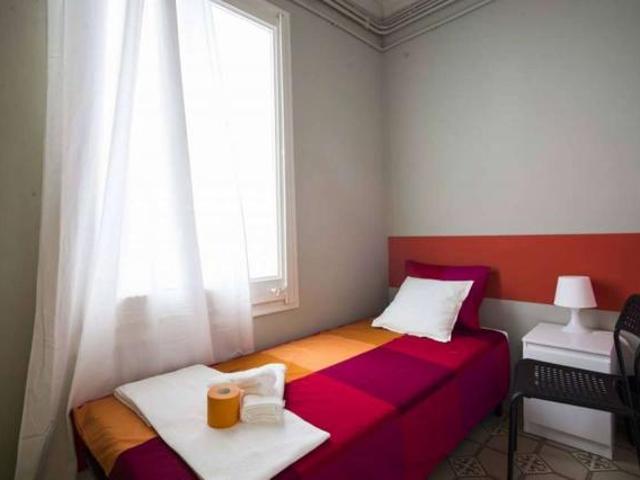 8 Dormitorio Shared Living/Roommate Barcelona Barcelona 70446378