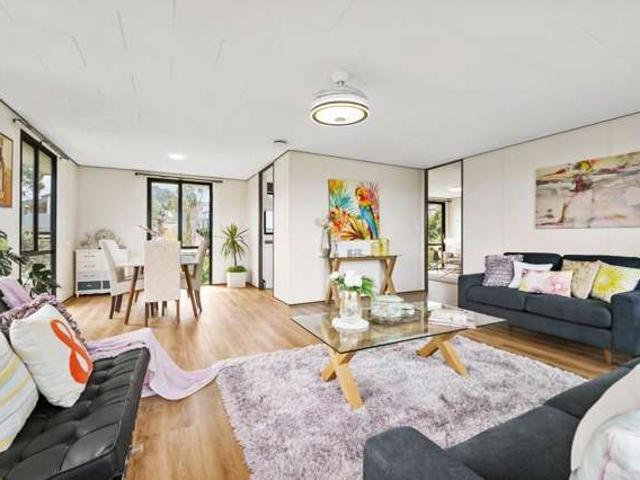8 Exeter Place, Unsworth Heights, North Shore City