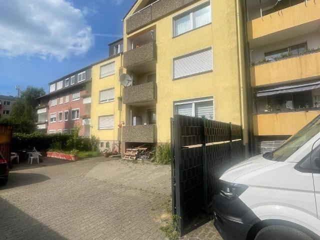 8 Fam. Haus mit Balkone und 6 Kfz. Stellplätze. mit Fokus auf Zustand und Potential!