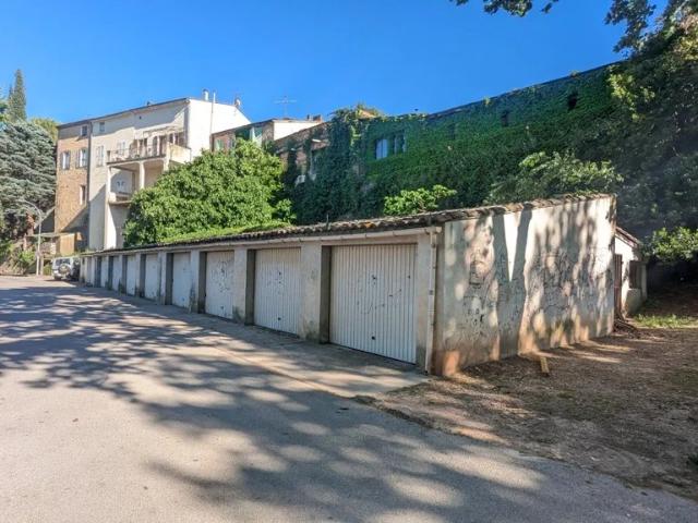 8 garages attenants