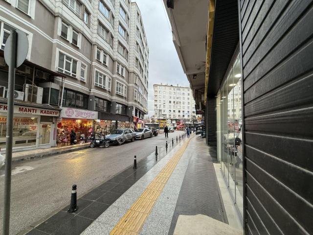 8. Gazi Sokakta Gazi Caddesi Yanı Satılık İşyeri