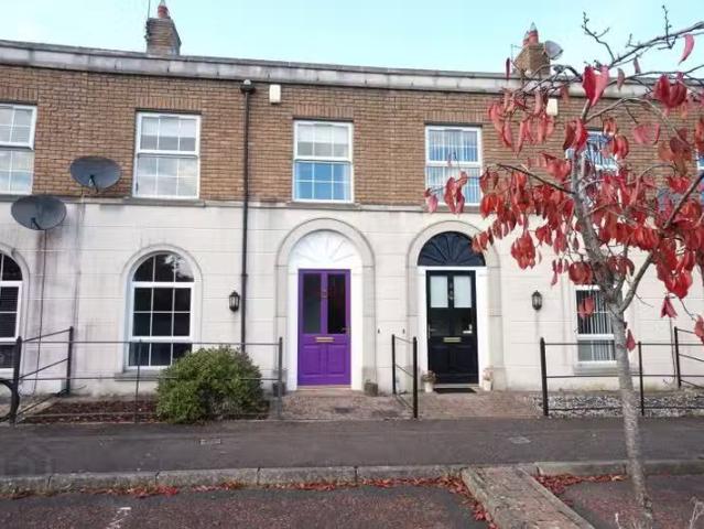8 Glebe Crescent