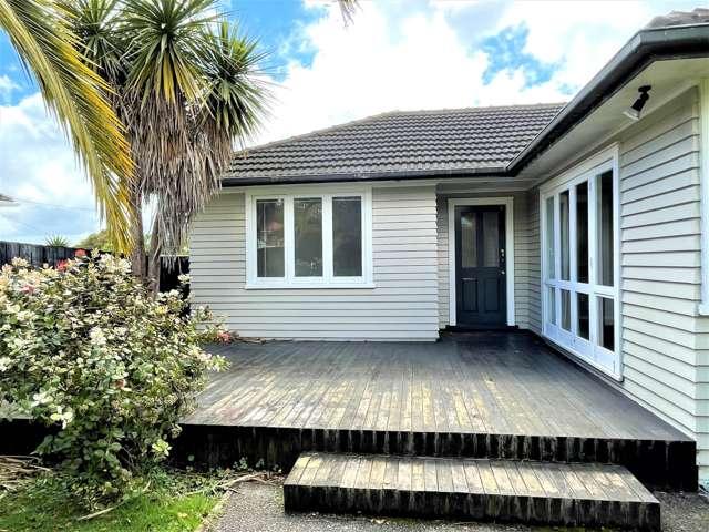 8 Grainger Road, Te Atatu South, Waitakere City