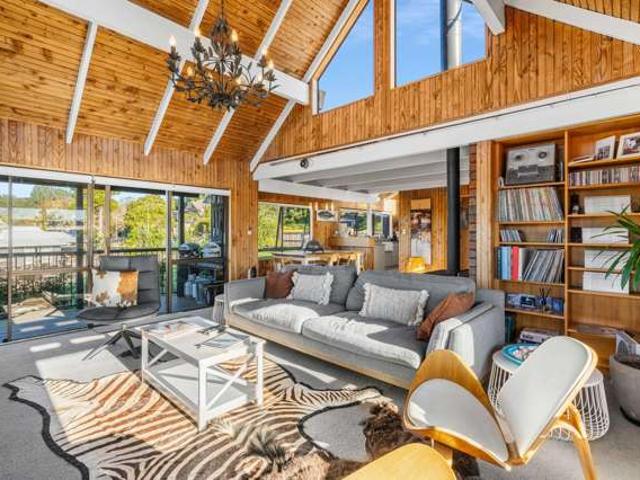 8 Grey Avenue, Tairua, Thames Coromandel