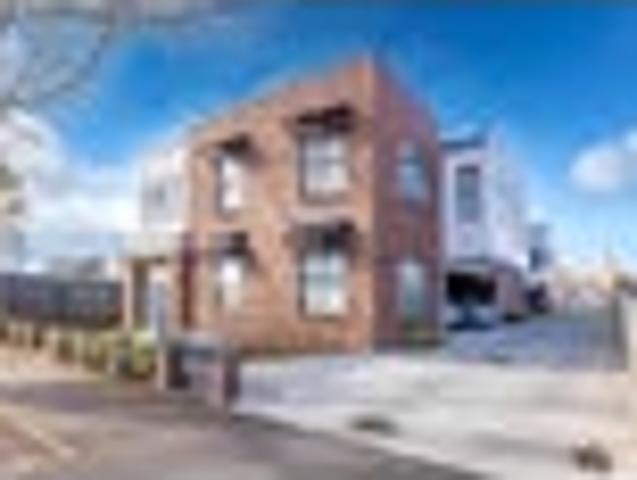 8% GROSS YIELD $1165 PW RENT !