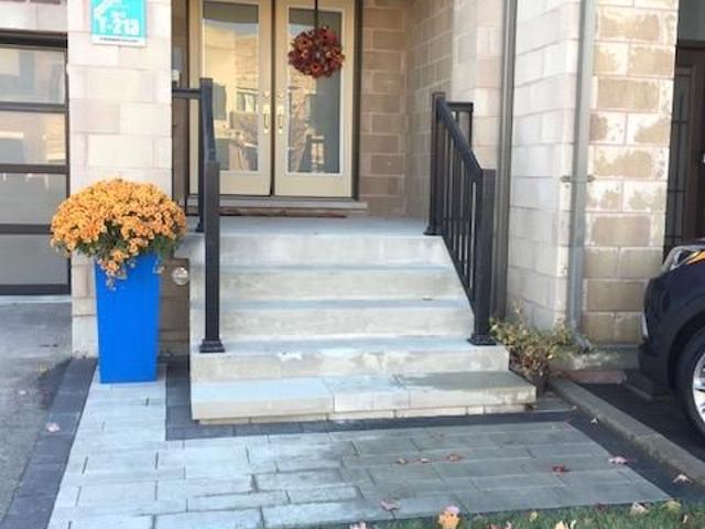 8 Helliwell Crescent, Richmond Hill | For Sale @ $1,239,999 | Condos. Ca